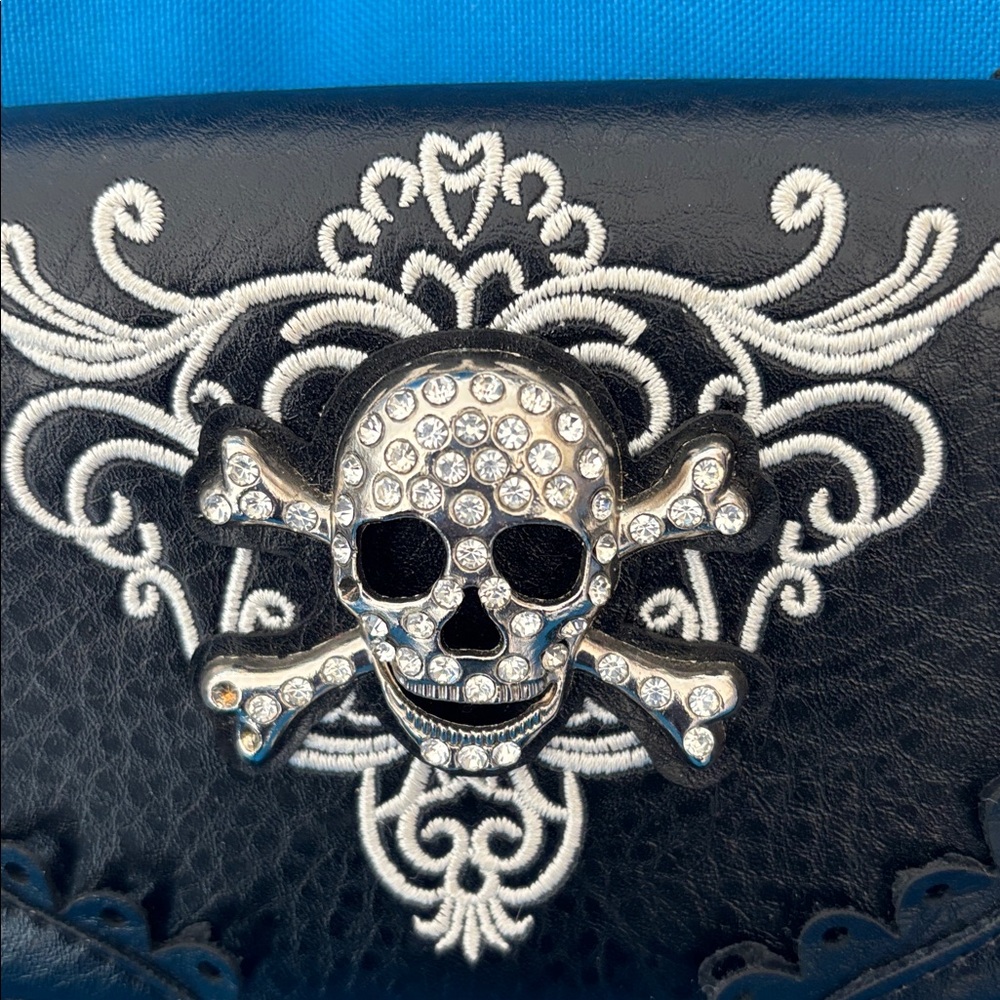 Skull With Cross Bones Ivy Designs Lace Colored Black Silver White NWOTS - Picture 2 of 14